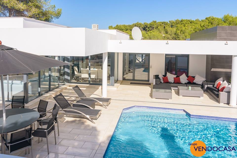 Beautifull Ibiza style on level villa
