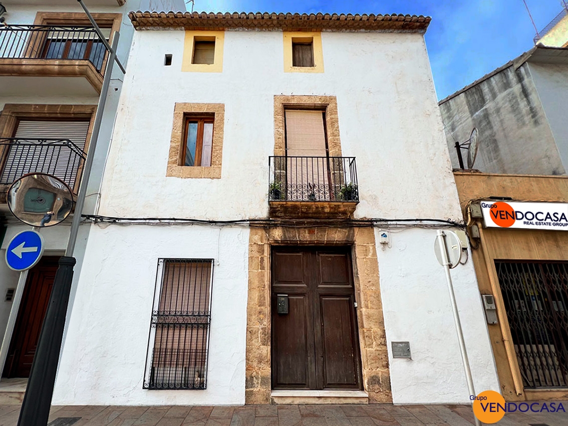 Great townhouse at the centre of Javea title=