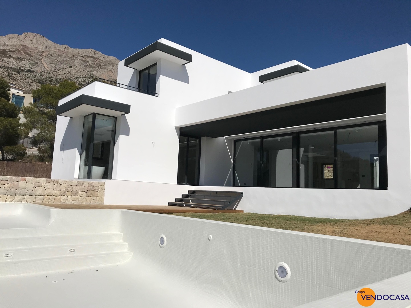 New build luxury villa at urb Monterico