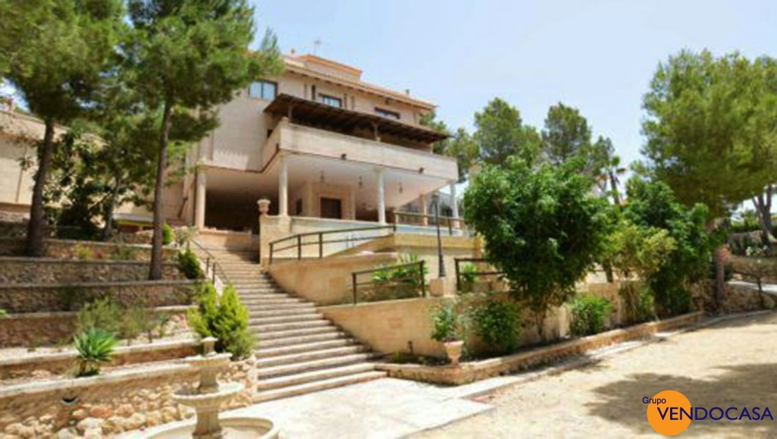 Very special villa at Urb. Jardin de Alhama title=