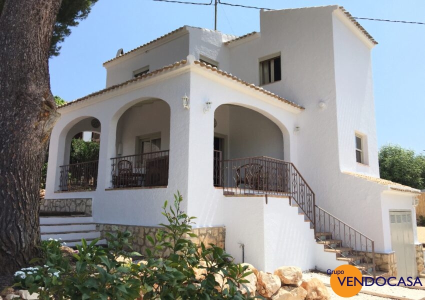 Nice villa close to Arenal beach title=