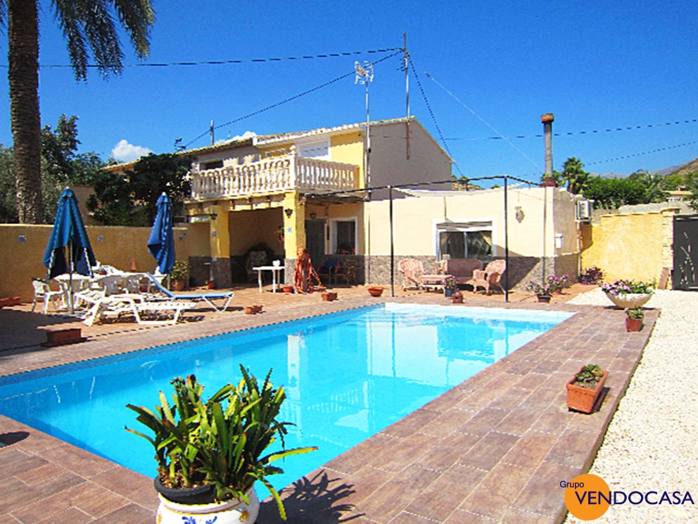 Villa in the countryside for long rent title=