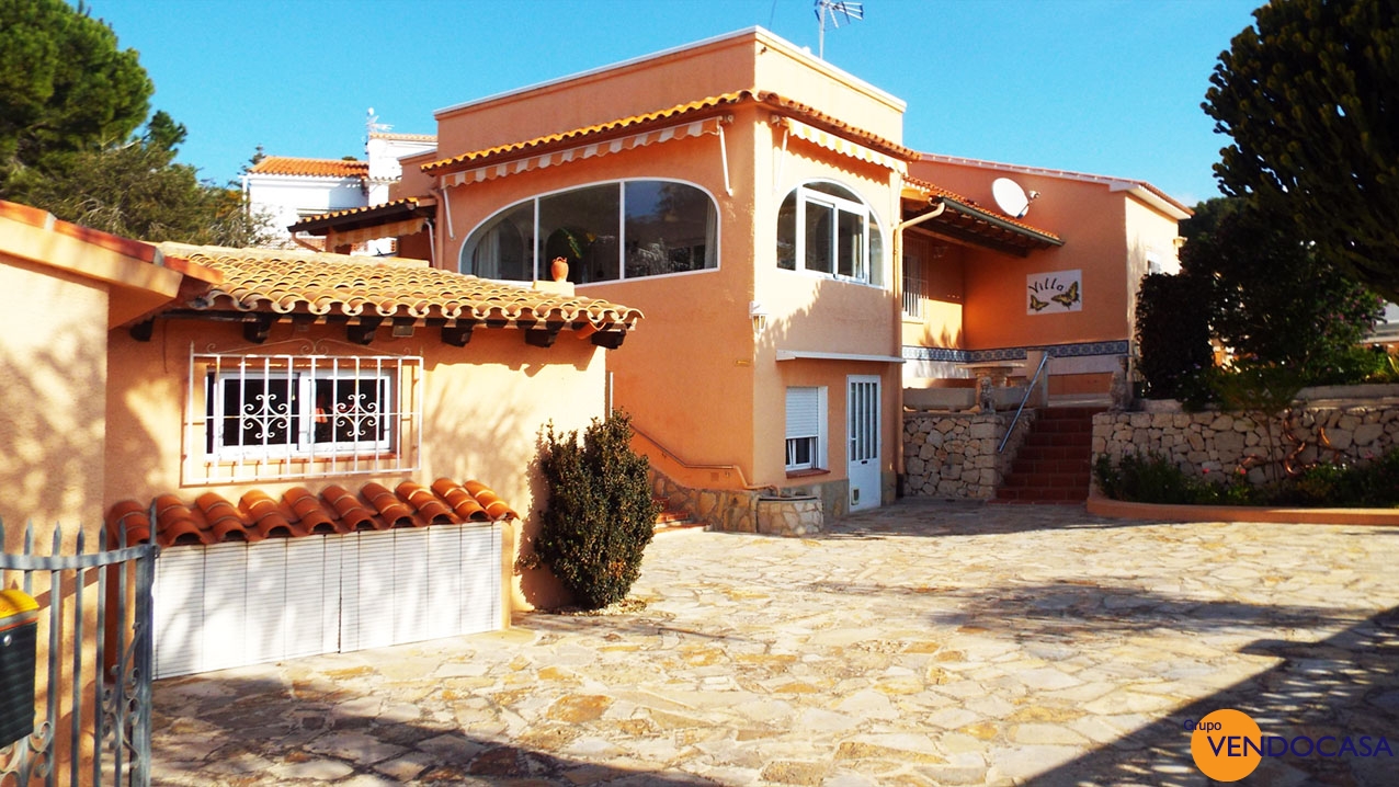 BARGAIN Nice well prized Villa with seaview title=