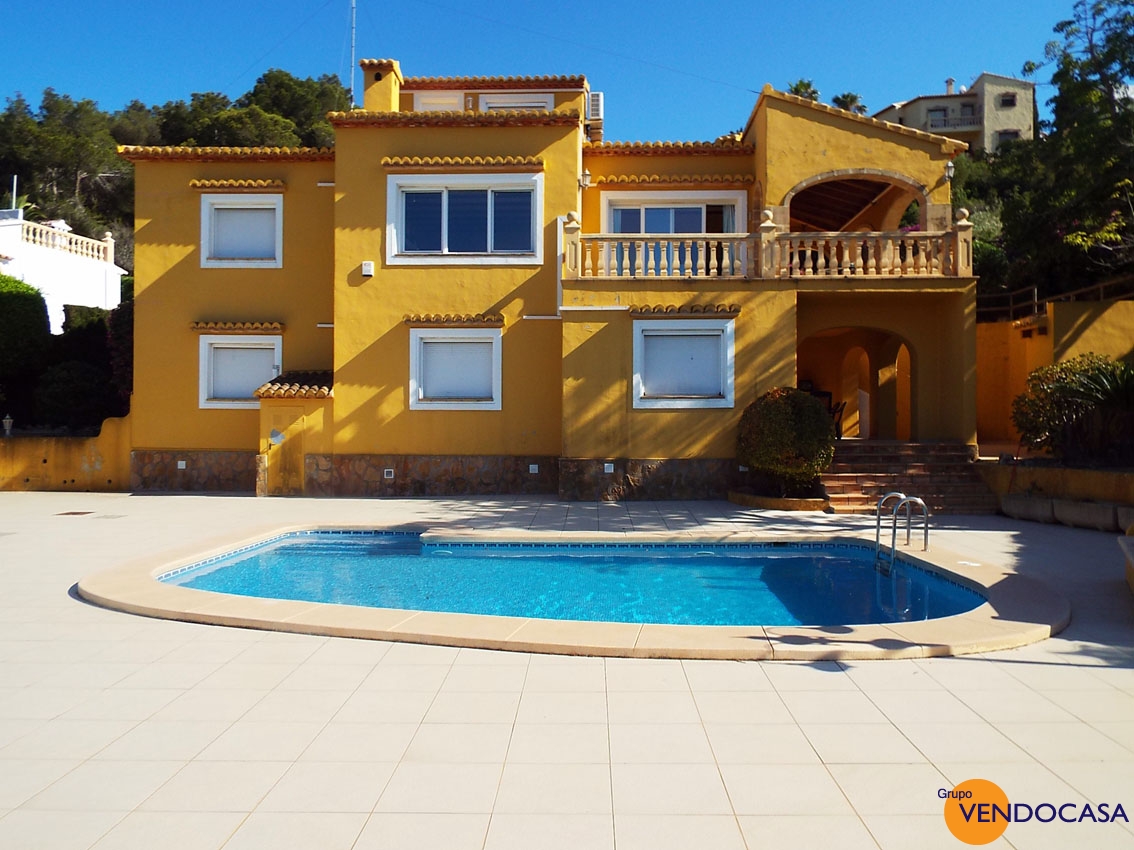 Great villa with superb sea view title=