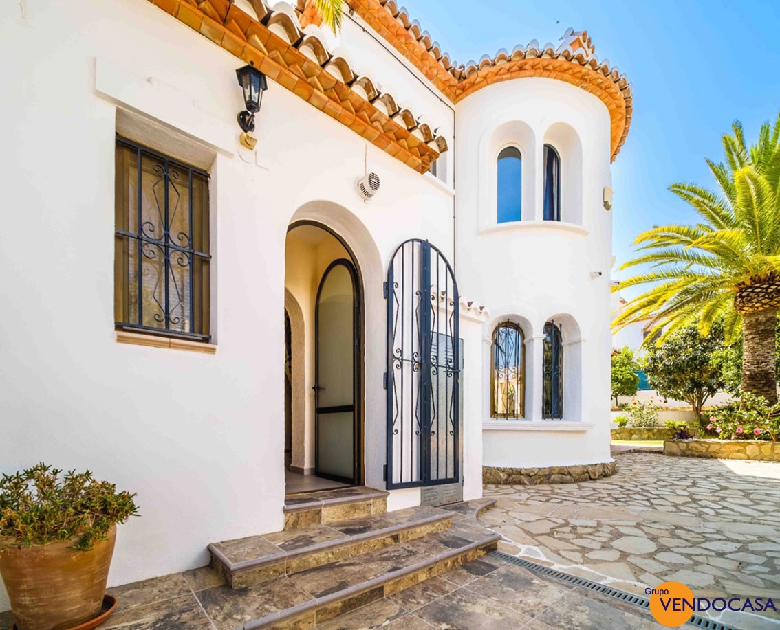 Charming 4 bedroom villa at pinosol