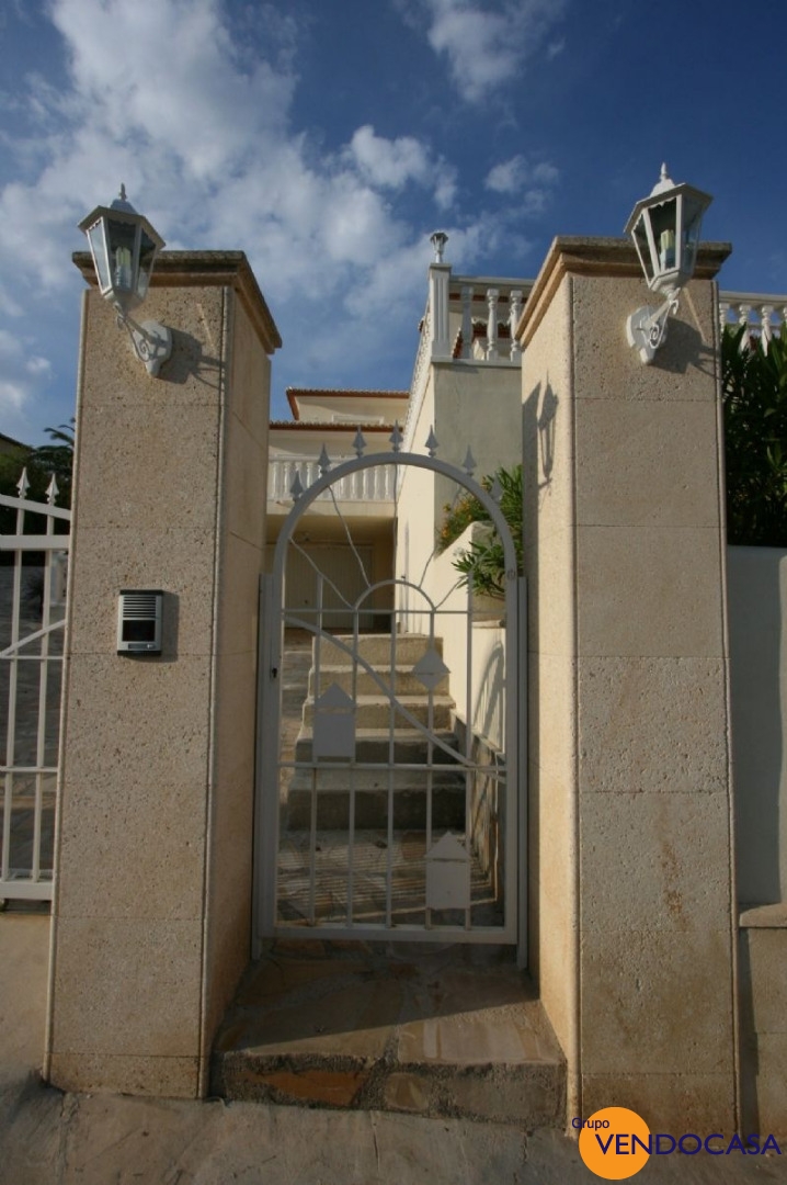 Superb 2 floors villa near the golf couse in javea