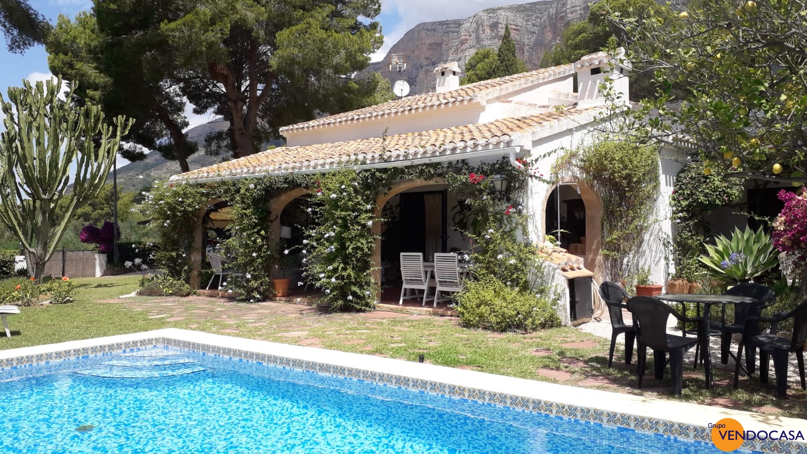 Nice traditional villa at Montgo title=