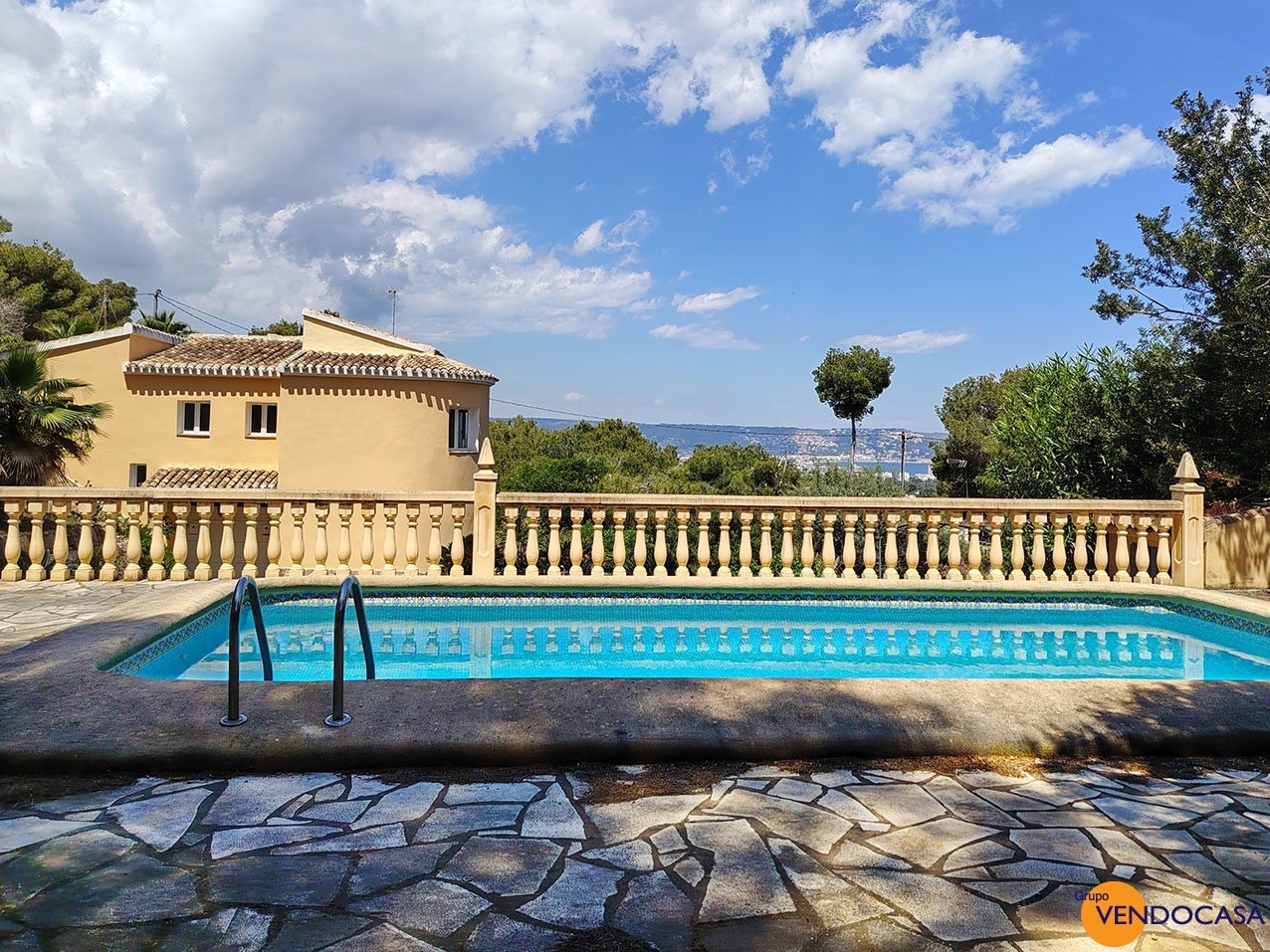 Stunning villa with seaview