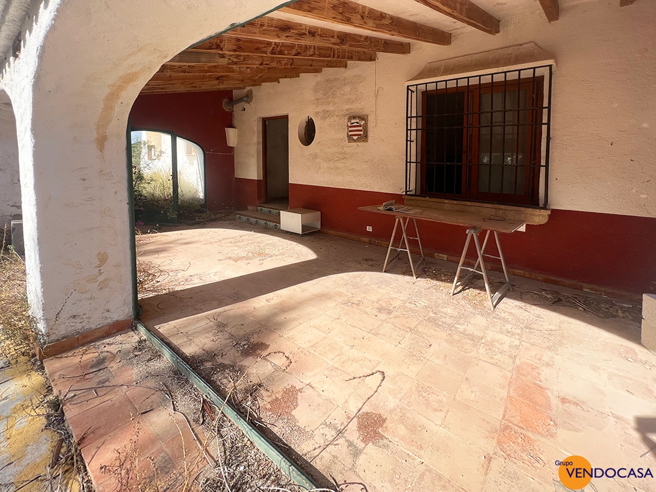 Nice villa with pool to reform