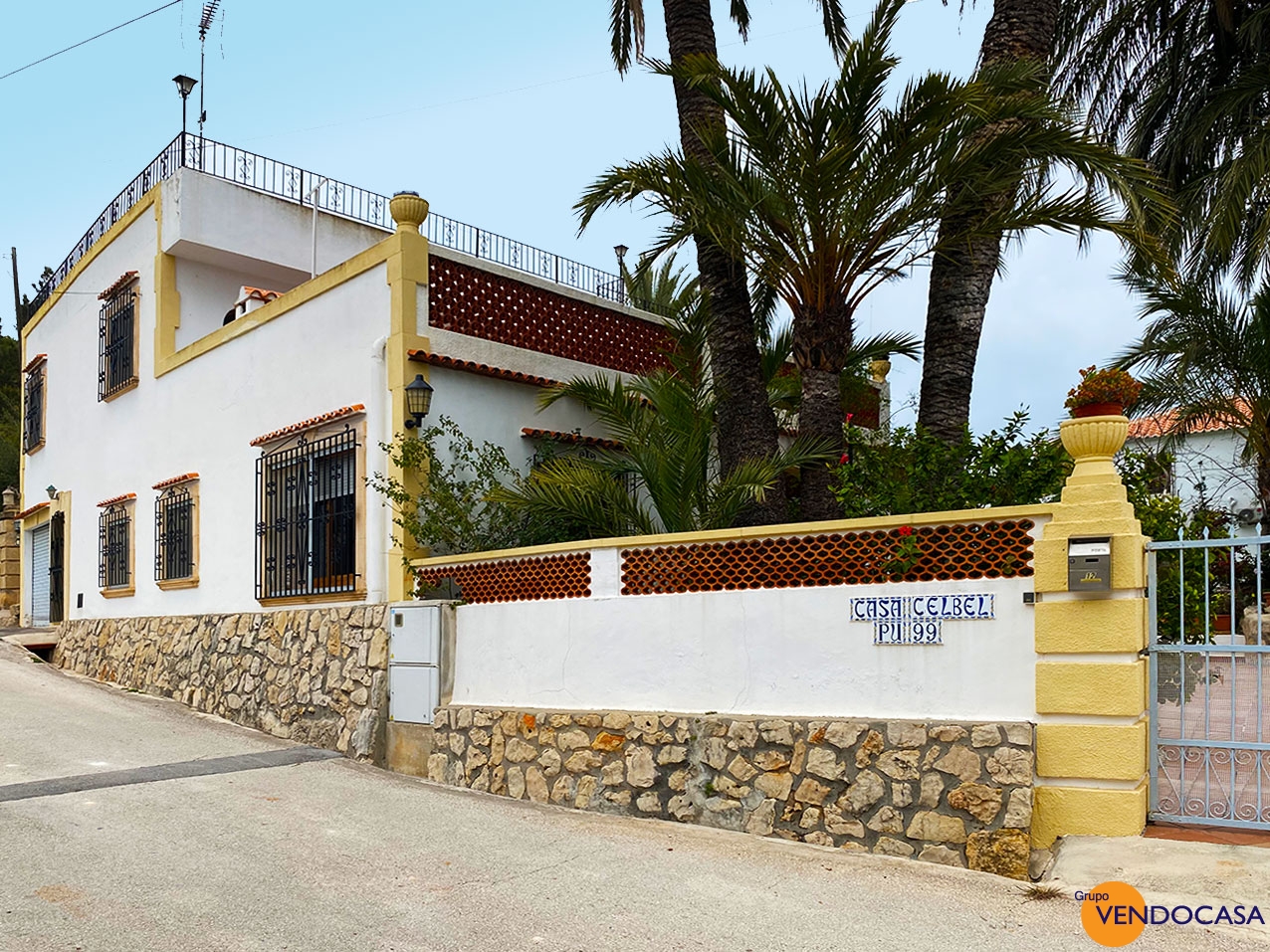 Large 7 bedroom villa with sea view