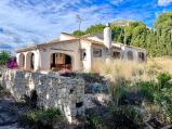 Nice villa with pool to reform