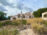 Nice villa with pool to reform